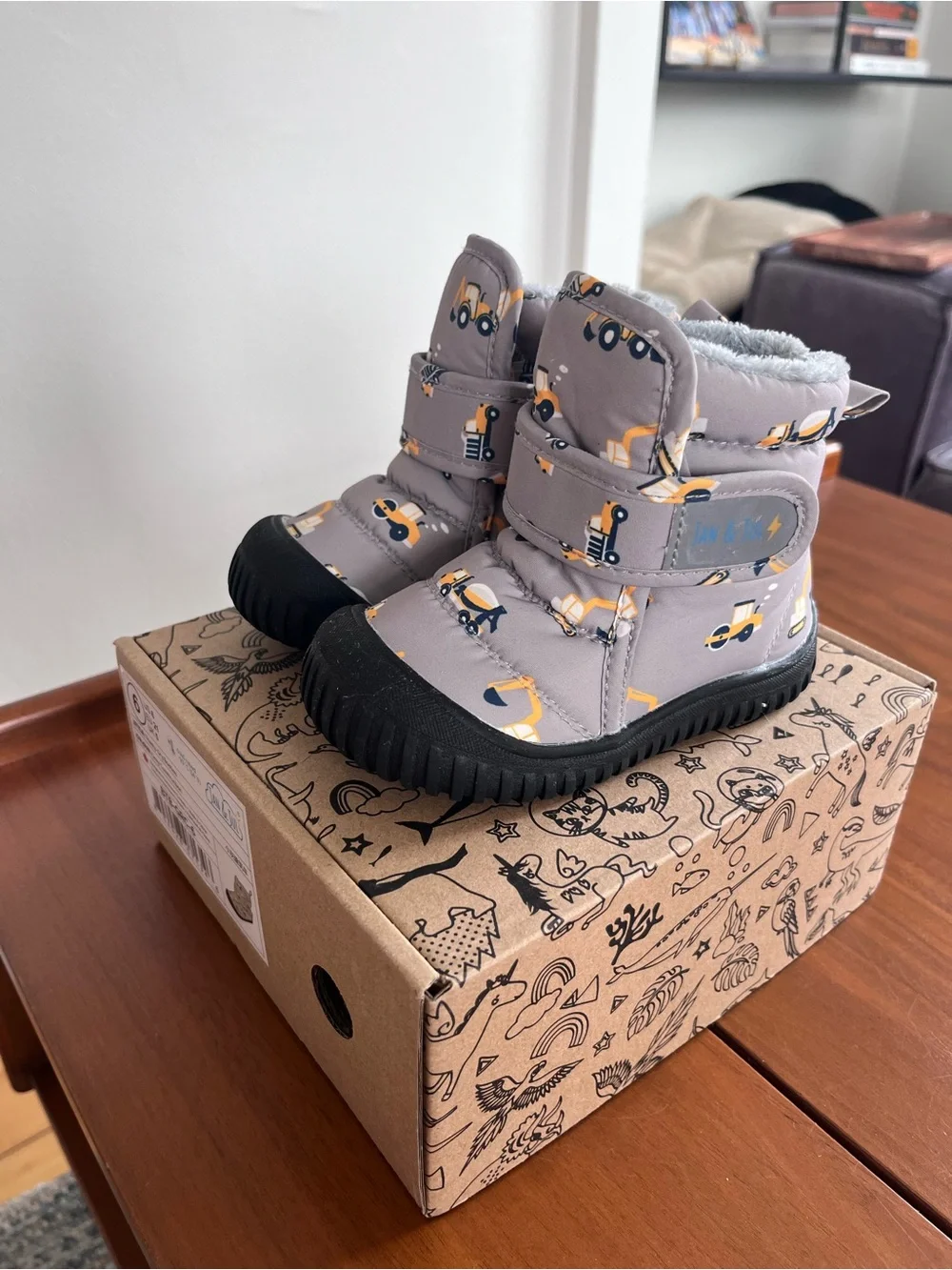 Jan & Jul toddler Winter Boots with Construction Truck Print size 6